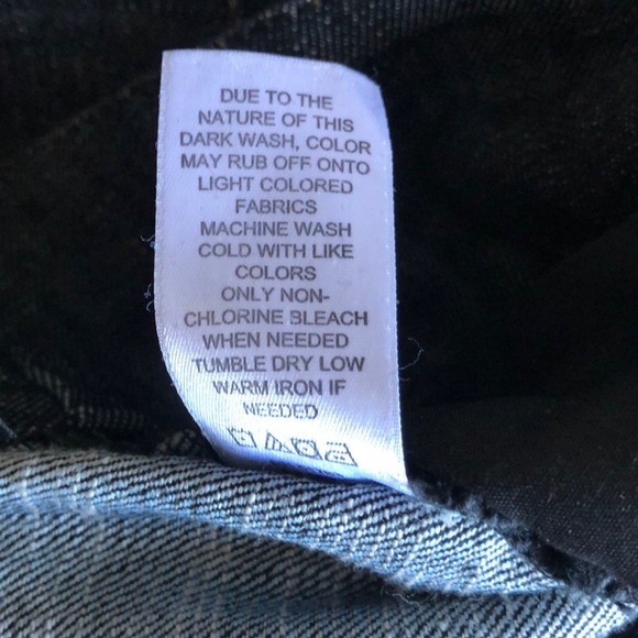 A42- Maurices jeans plus size - Picture 5 of 8